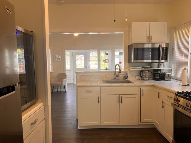 Photo - 118 S J St House