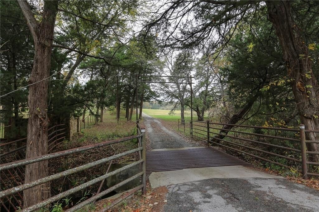 Foto principal - 1950 Shady Oaks Dr