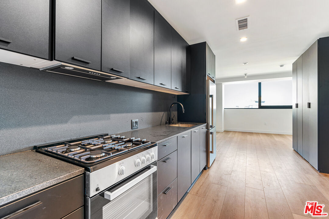 Foto principal - 3688 Overland Ave