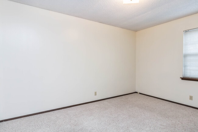 Building Photo - 811 Dondee Dr