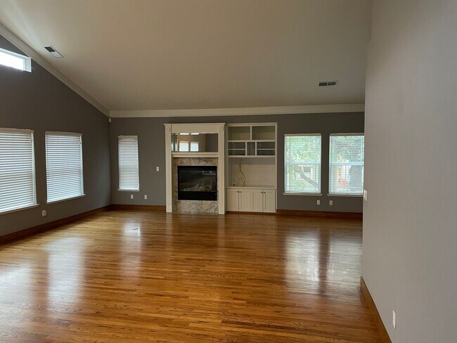 Foto del edificio - I STREET/22ND CORNER