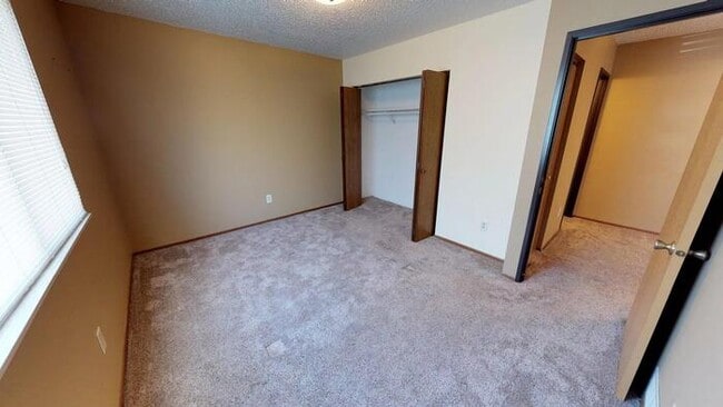 Building Photo - 1727 N Grandview Ln