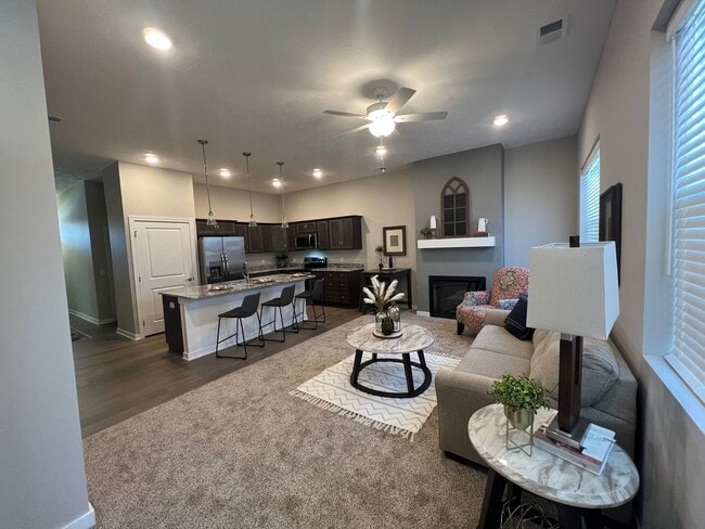 Foto del edificio - 1803 Hillcrest Dr