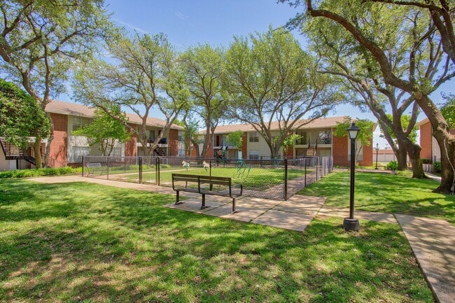 Building Photo - Crestbrook Apartments