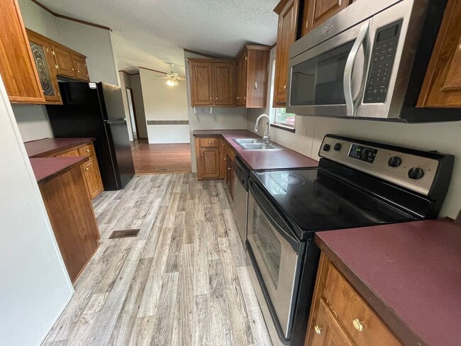 Building Photo - Looking for Acreage? This updated 3 bed, 2 bath home with an inside laundry room sits on 1.5 Acre...