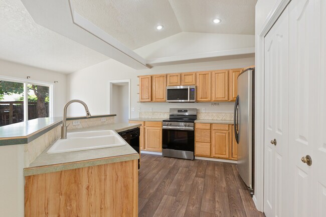 Building Photo - 1230 N Cabrillo Ave