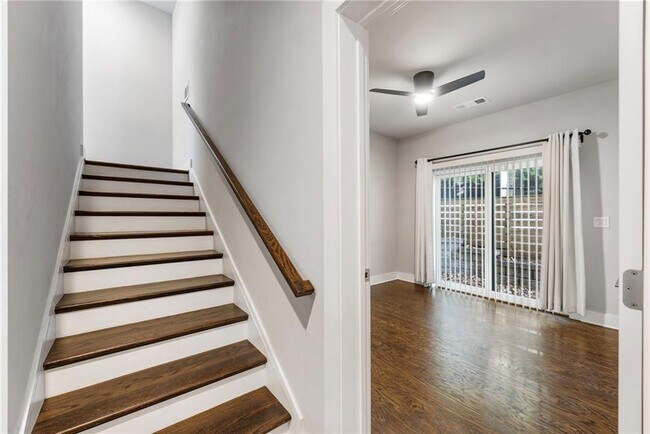 Foto del edificio - 1819 Huntington Hills Ln NW