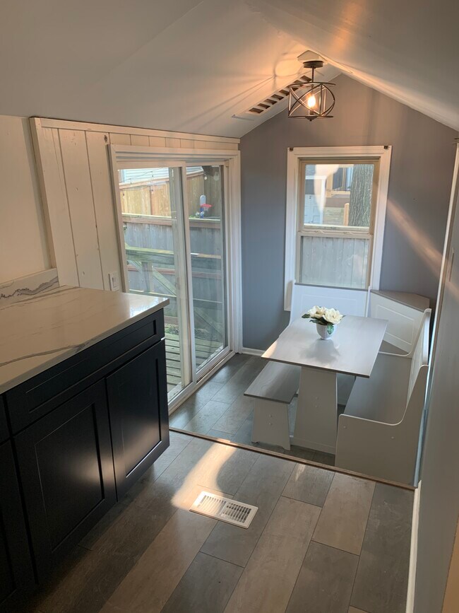 Dining Area - 606 East St