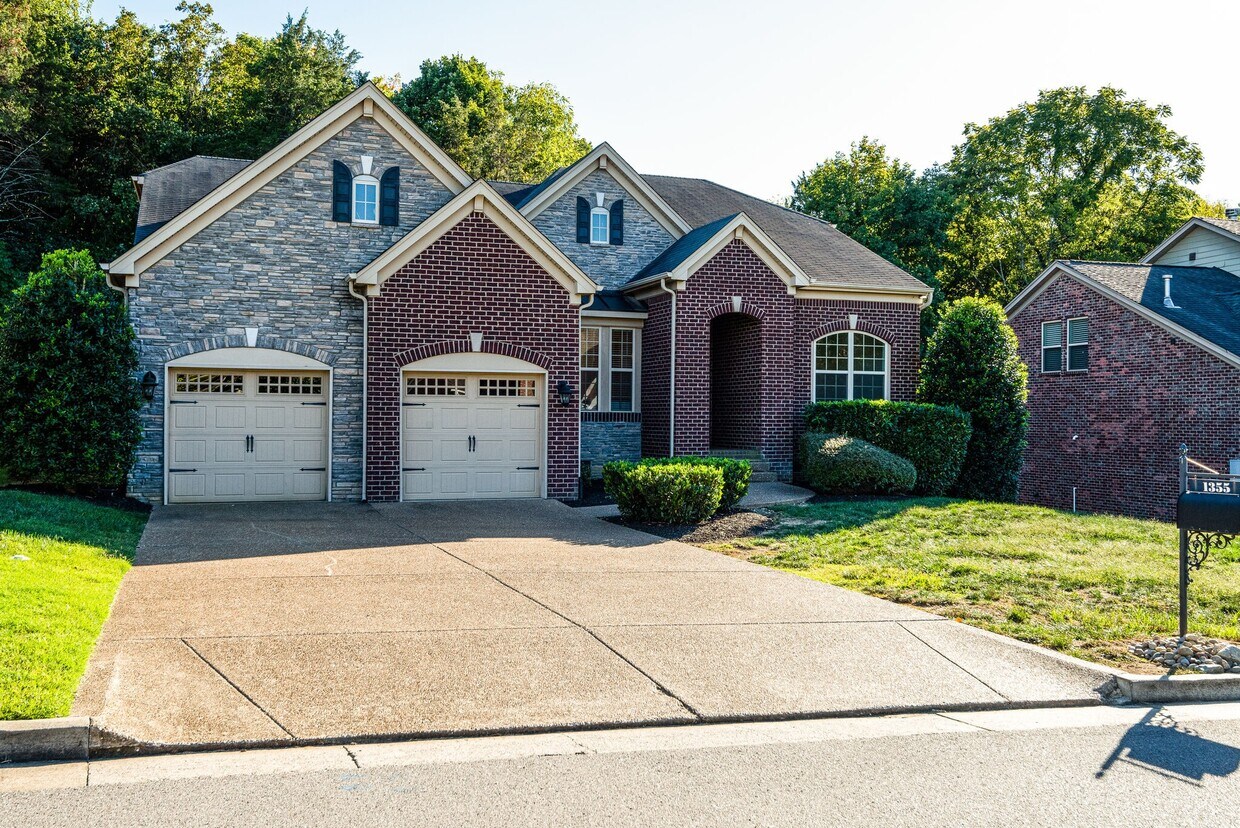 Primary Photo - 1355 Sweetwater Dr