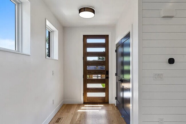 Puerta principal - 963 Tennyson St