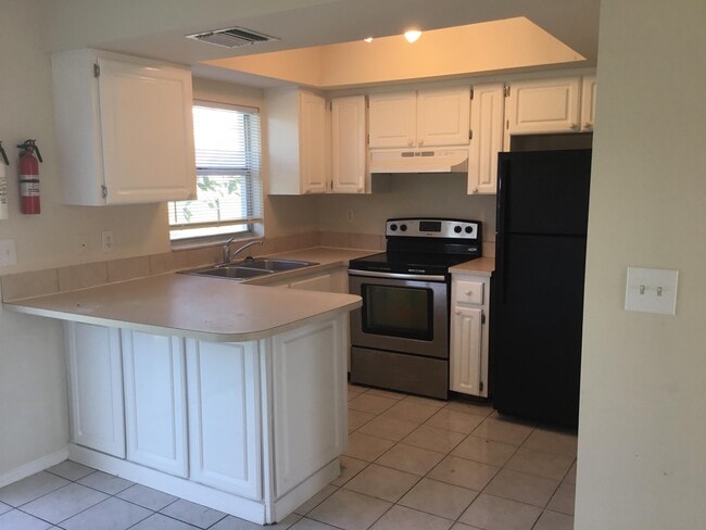 Building Photo - 215 SE Van Loon Terrace