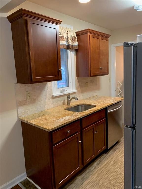 Foto del edificio - 1541 Primrose Ln