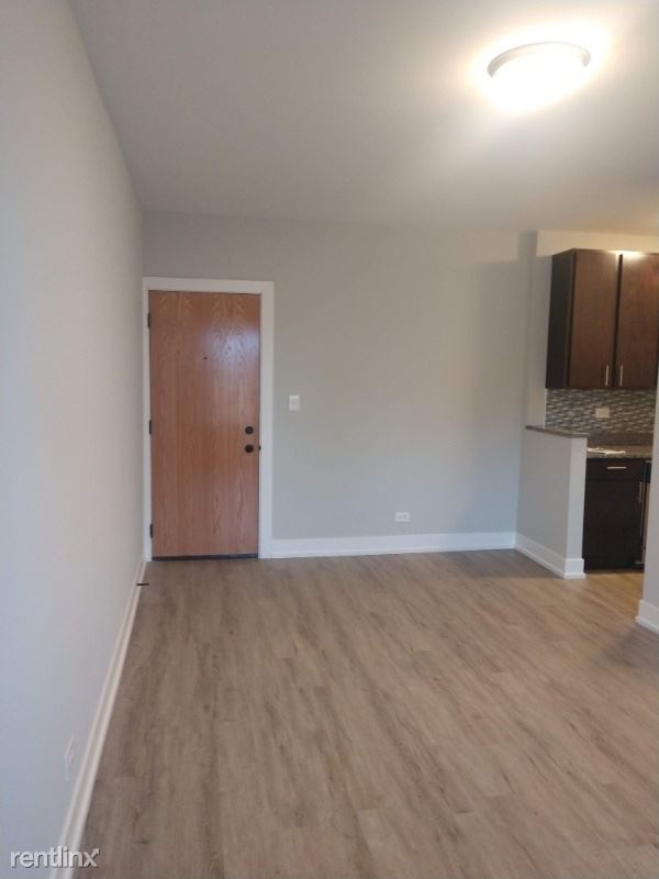 Building Photo - 539 W Brompton Ave