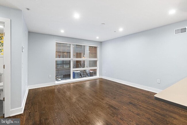 Building Photo - 1649 E Eyre St