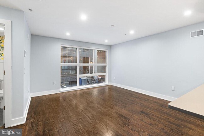 Foto del edificio - 1649 E Eyre St