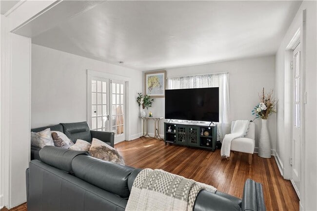 Building Photo - 476 Providence St