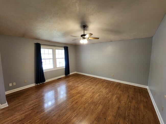 Building Photo - 102 Stanford Way NE
