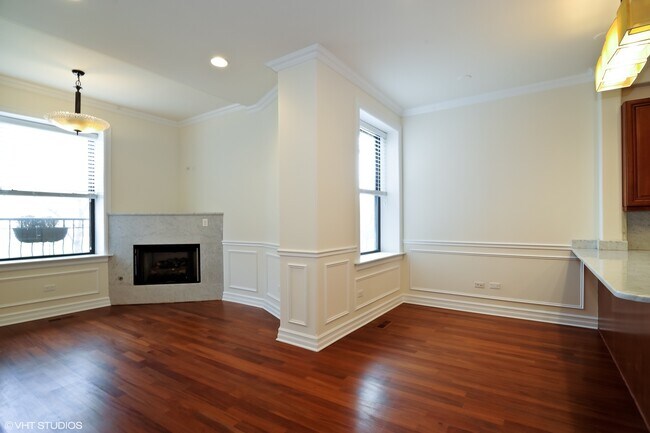 Building Photo - 323 W Webster Ave