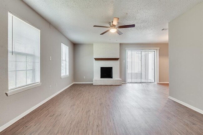 Building Photo - 3959 N Garland Ave