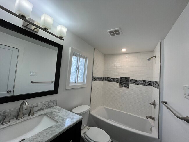 Foto del edificio - 921 W 9th St