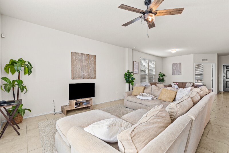 Foto del edificio - 1104 E Genesee St