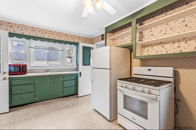 Kitchen - 53 Wilson Ave