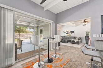 Building Photo - 530 S Manor Dr