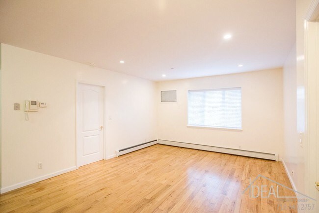 Building Photo - Super 2BR in Boerum Hill/Park Slope!