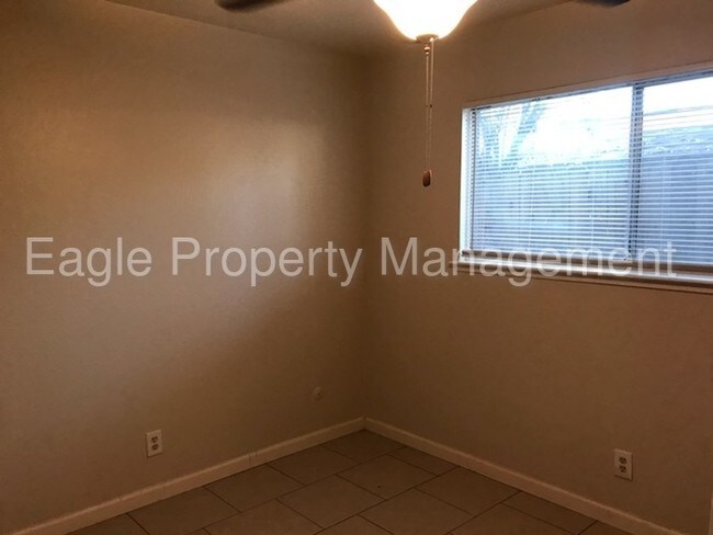Building Photo - Cute 1 BD 1 BA Downstairs Apartment
