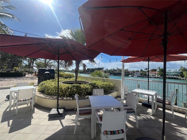 Foto del edificio - 5600 Collins Ave