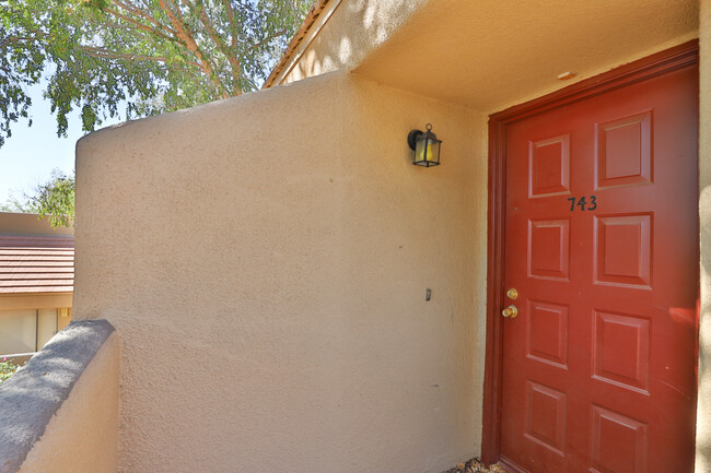 Building Photo - 1432 W Emerald Ave