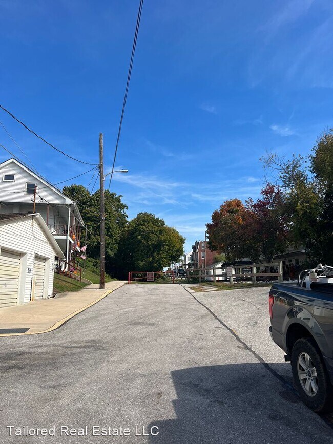 Foto del edificio - 3 br, 1 bath House - 10 Cherry Street