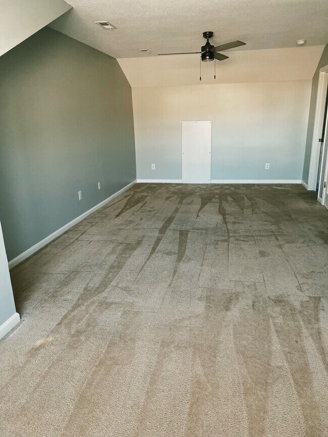 Master Bedroom - 2707 Meadow Knoll Dr