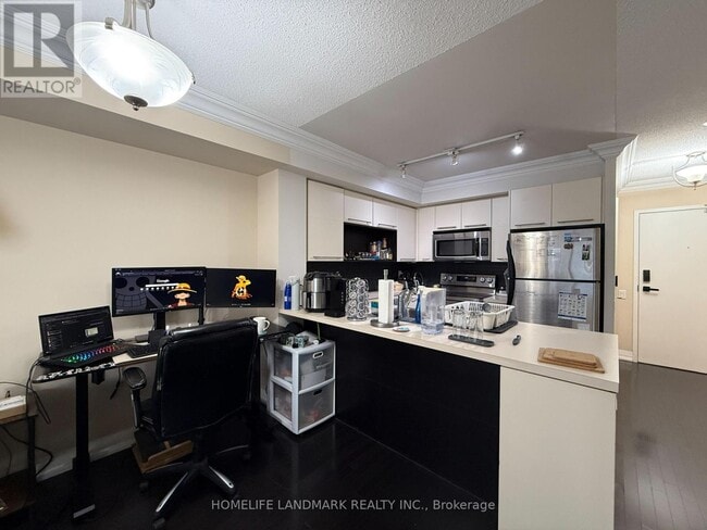 Building Photo - 21 Carlton St.