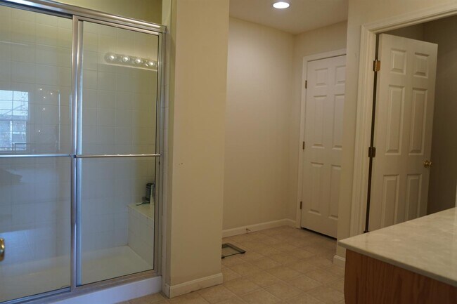 Building Photo - 7978 Whispering Run Ct