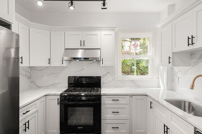 Building Photo - 107 Ellery St