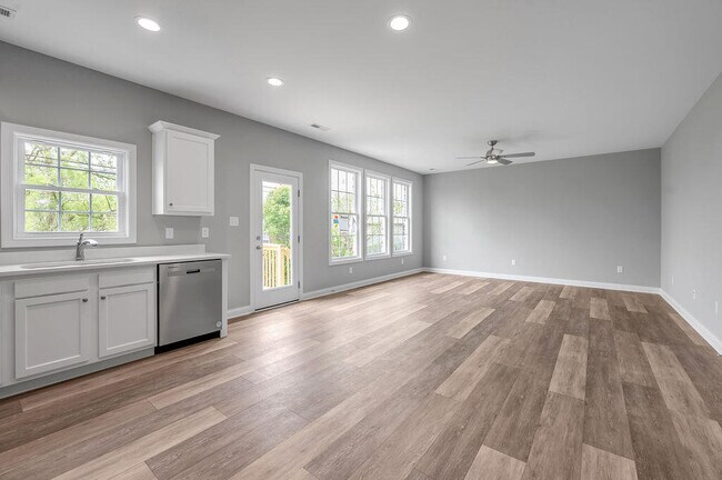 Building Photo - 125 Squires Way