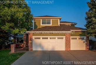 Building Photo - 8812 S Forrest Dr