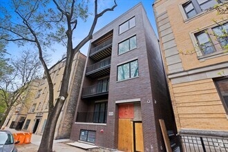 Building Photo - 906 W Dakin St