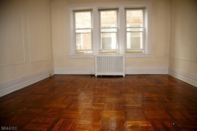 Building Photo - 47 N Fullerton Ave