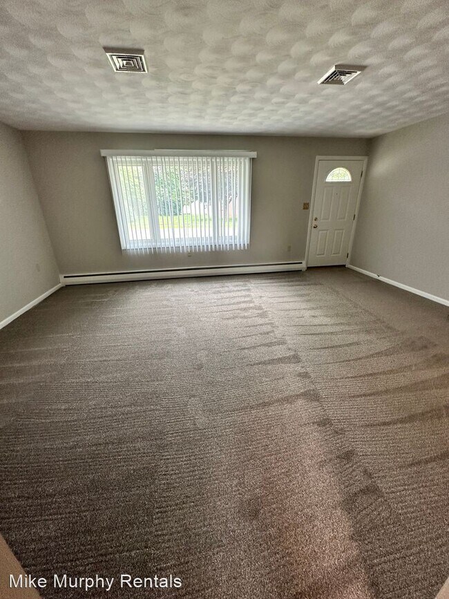 Building Photo - 3 br, 1.5 bath House - 11 Oakwood Circle