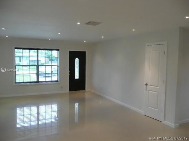 Building Photo - 611 N 31st Ct