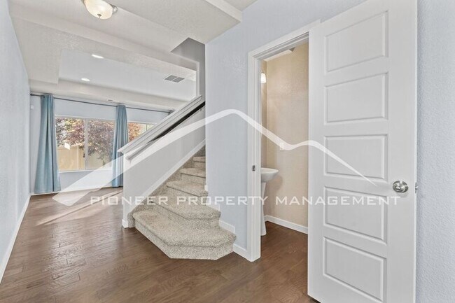 Foto del edificio - 6684 Thicket Pass Ln