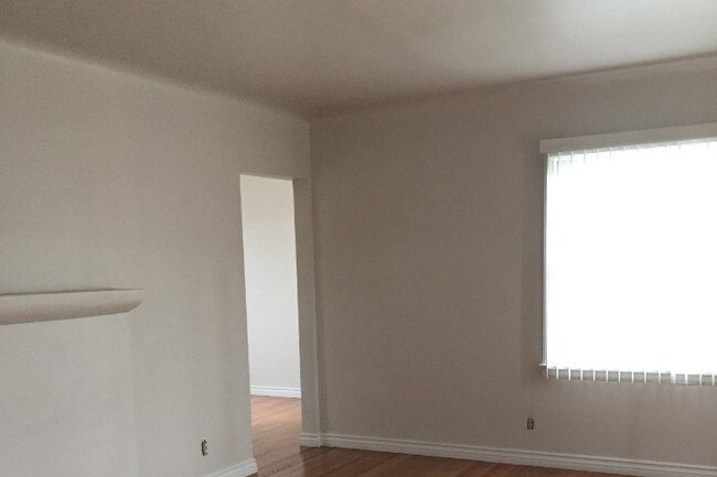 Sala de estar - 4128 S Victoria Ave