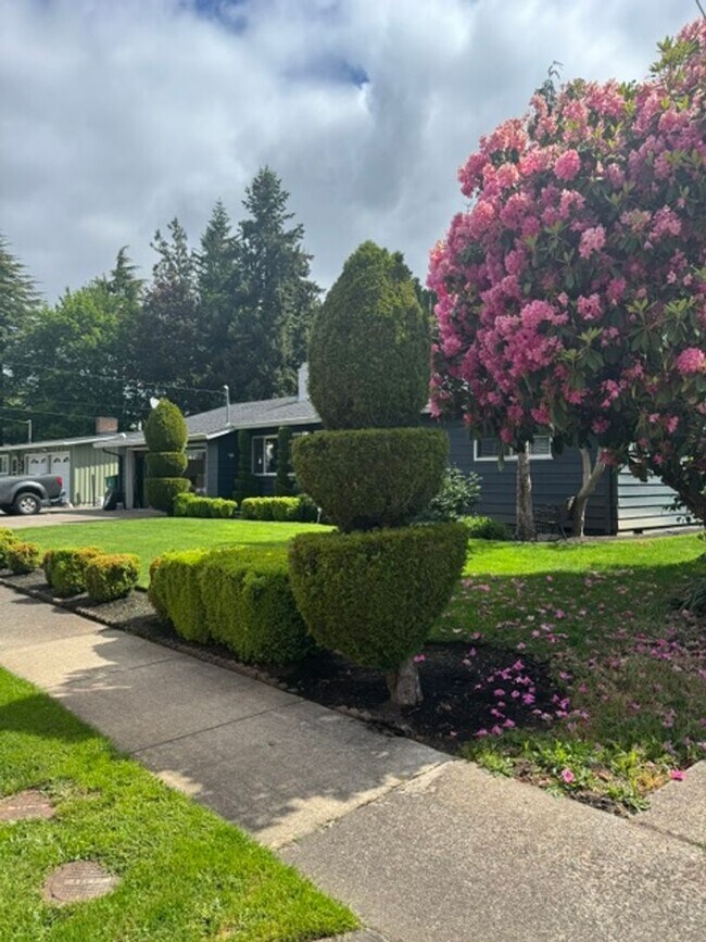 Foto del edificio - ?Lovely 3bed/2bath Ranch style home with HUGE private yard in ?