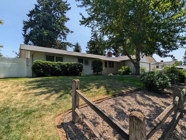 Foto del edificio - Beautiful 3 bedroom/2.5 bath home with fantastic yard!