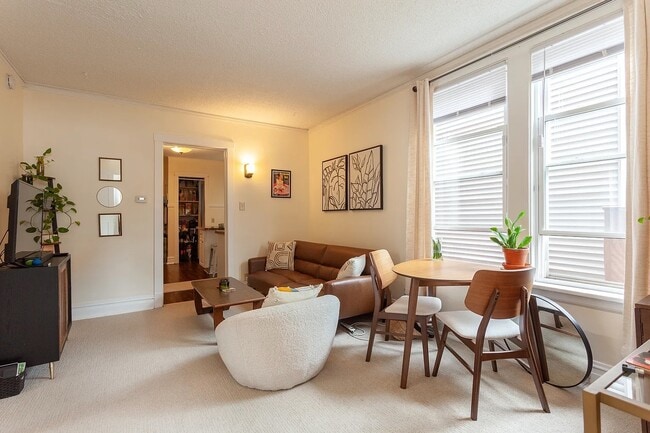 Foto del edificio - 1247 W Wellington Ave