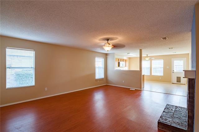 Building Photo - 2324 Maple Dr