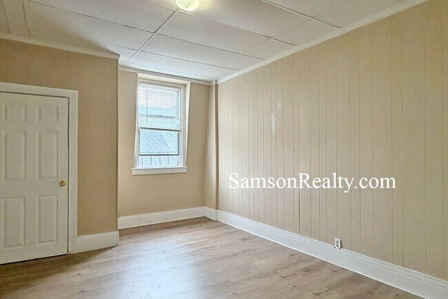 Building Photo - 224 Juniper St