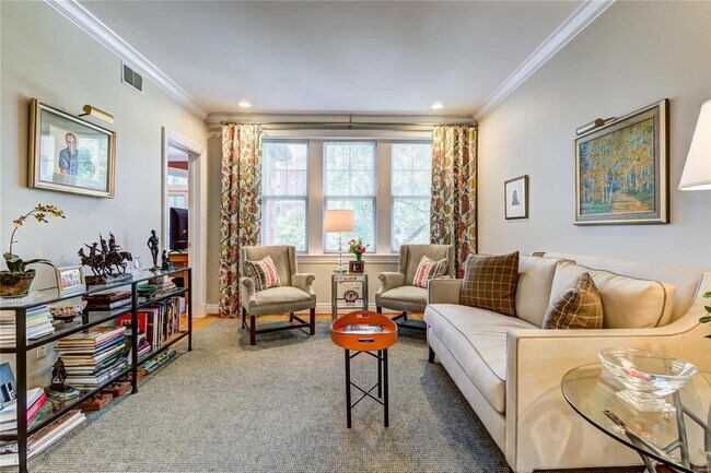 Foto del edificio - 7331 Forsyth Blvd